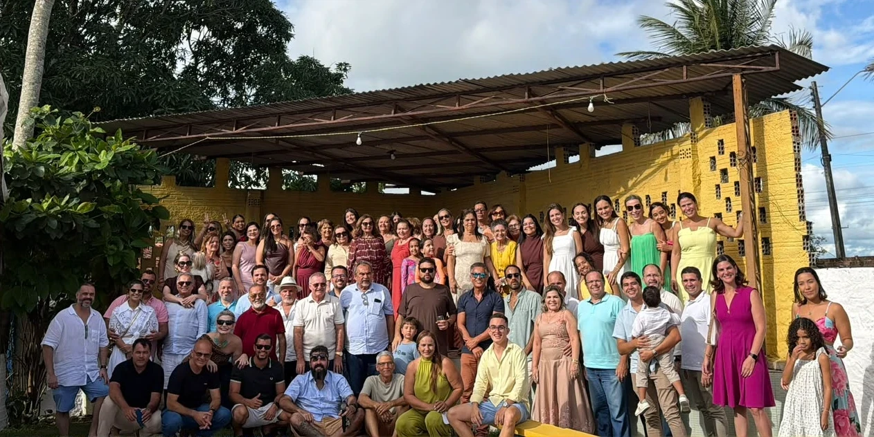 A família toda reunida numa foto de grupo, em 2026.